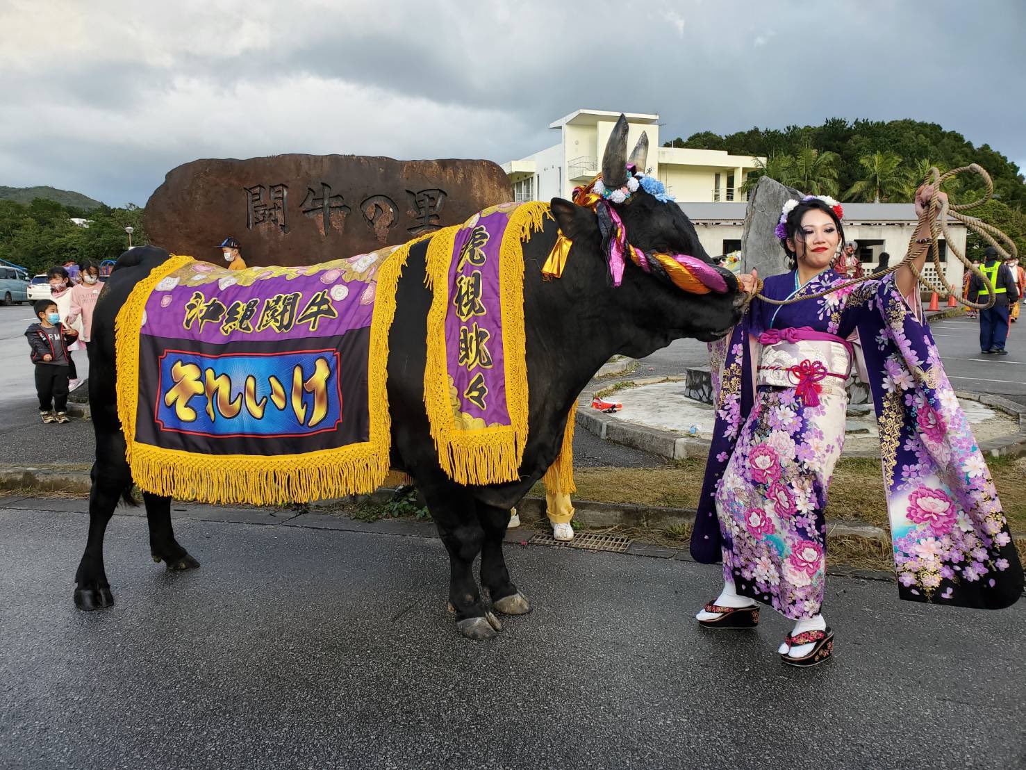 伊波大志 on Twitter: "@yaeyamashuchou1 神谷美姫ちゃんも牛連れて来てたよ🐮 それいけ光進龍。  https://t.co/toNFTP5J4Q" / Twitter