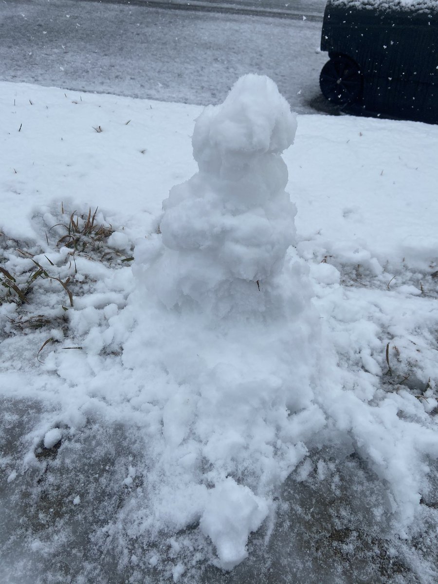 4dcaldwell's tweet photo. Snow in January that’s a scary sight #snowday #atdacrib #killeentx https://t.co/tK6mrHs5kR