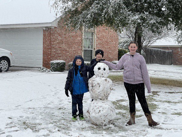 MrsYose's tweet photo. Look at this •JOY•
#choosejoy #happiness #snowday2021 #ccesnowday @CastlemanCreek @MidwayVirtual @MidwayISD #ccepride #midwaystrongertogether #ccestrong https://t.co/5XvwbxKhxx