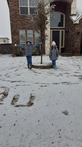 MrsYose's tweet photo. Look at this •JOY•
#choosejoy #happiness #snowday2021 #ccesnowday @CastlemanCreek @MidwayVirtual @MidwayISD #ccepride #midwaystrongertogether #ccestrong https://t.co/5XvwbxKhxx