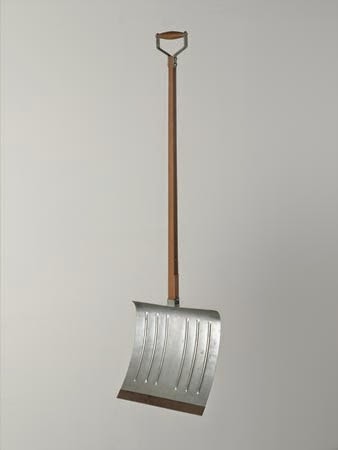 Laberintosarte's tweet photo. Que sepáis que #Duchamp en 1915 ya vio venir la gran nevada de #Madrid...
#Ready_made https://t.co/XUot9Y14ix