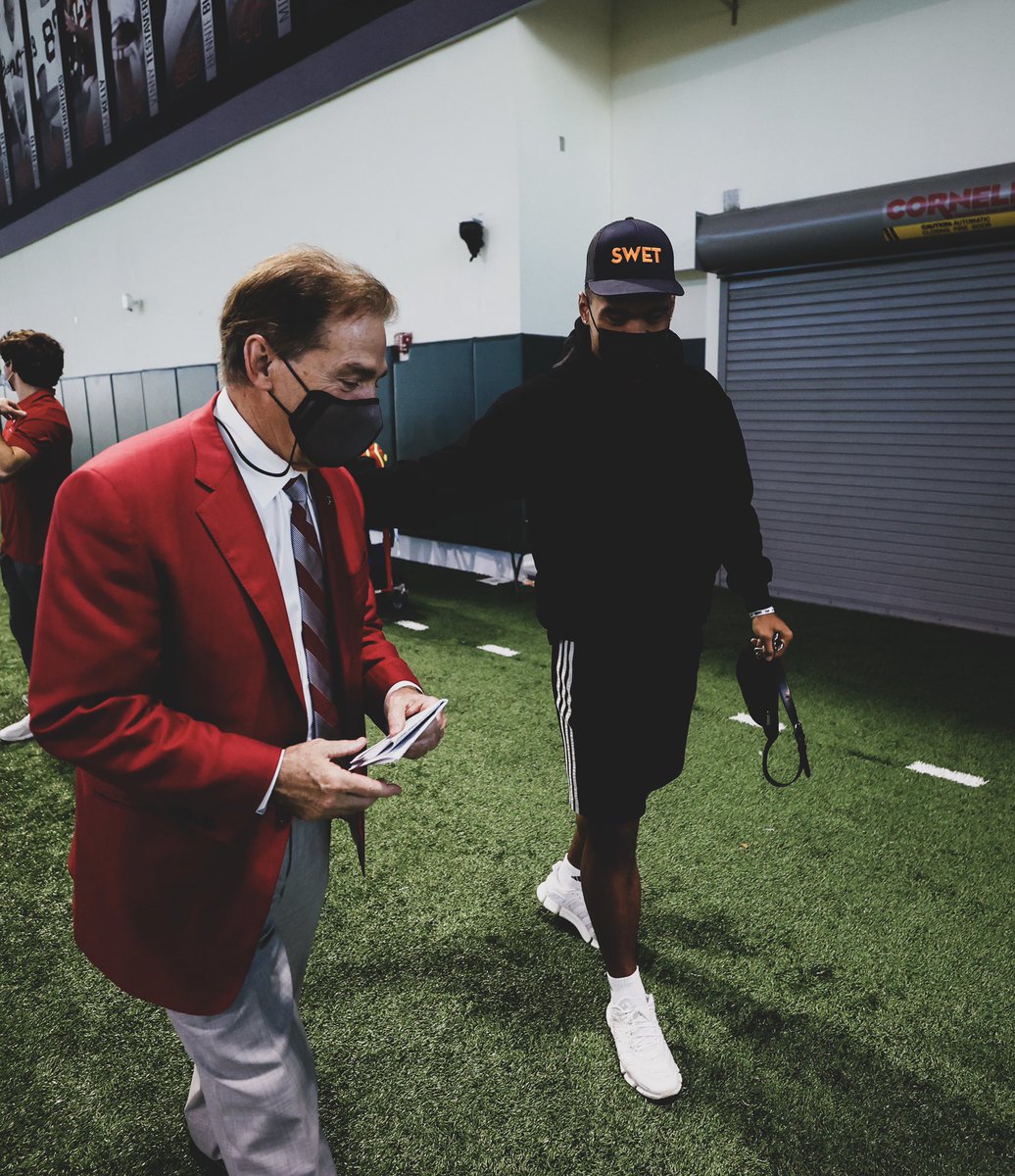 Familia 🤙

#cfbplayoff #RollTide