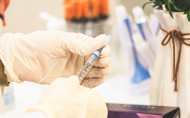 New Caledonia has welcomed the arrival of the COVID-19 vaccine onto the island, after 14,000 doses were dispatched by the French Government. 

By @thedommccarthy 

Read more:
newcaledonia-business.com/news-1/covid-1…