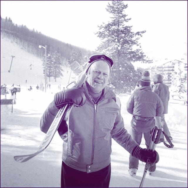 ConciergeofCO's tweet photo. If you’re wanting to go skiing down CO’s gorgeous ski runs, you’re in good company! @vailmtn was President Gerald Ford’s home away from home! Your hotel’s Concierge Team can guide you through this season’s skiing reservation system for an amazing vacation!
📷: @WhiteHouseHstry https://t.co/BW2n8ypaXf