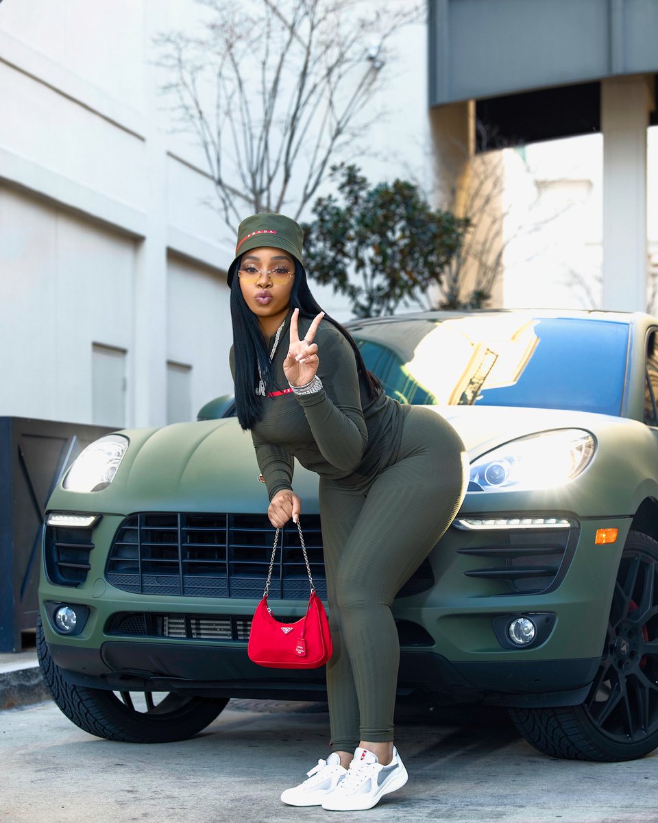 LightSkinKeisha's tweet photo. Pradeisha. 🏦 https://t.co/wl6ubRaGDp