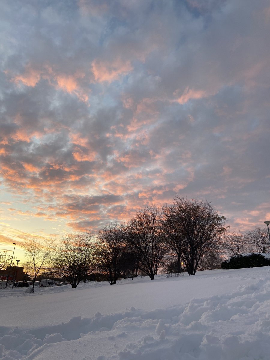 laurapf18_'s tweet photo. dejo foto atardecer por aquí https://t.co/TqImPBNeXO