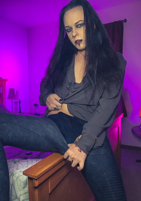 🦇🦇Spooky goth BF ready to strap you down🦇🦇  💀boy/girl content 💀solo content 💀private messaging 💀costume