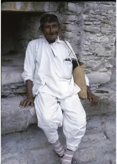 For  #Archaeology31: Memory, a (long) thread on Modesto González González (c. 1890-1971). If you visited El Tajín between 1925 and 1965, González probably received you with guestbook in hand. Even 10-15 years ago, older visitors to El Tajín still asked about him. 1/12