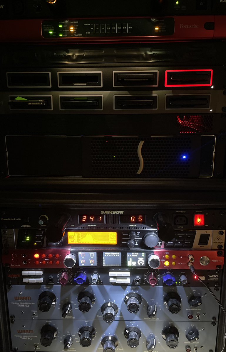 ivoschm's tweet photo. Music studio gears
#avidprotools #protools #avid #sonnet #focusrite #focusritepro #focusritestudio #musicstudio #hdx #behringer #warmaudio #preamp #eq #dante #dolbyatmos #dolbyatmosmusic #music #hudba #soundengineer #studiogear #blackmagicdesign #composing #sounddesign #composer https://t.co/TXKielSPka