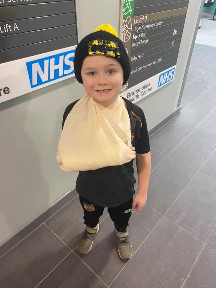 Thankful for our amazing NHS today. My son slipped and fell in the park on ice and broke his wrist in two places. In and out in less than two hours. They deserve more than #clapforheroes - raise their wages! @NHSMillion @TheDA_UK