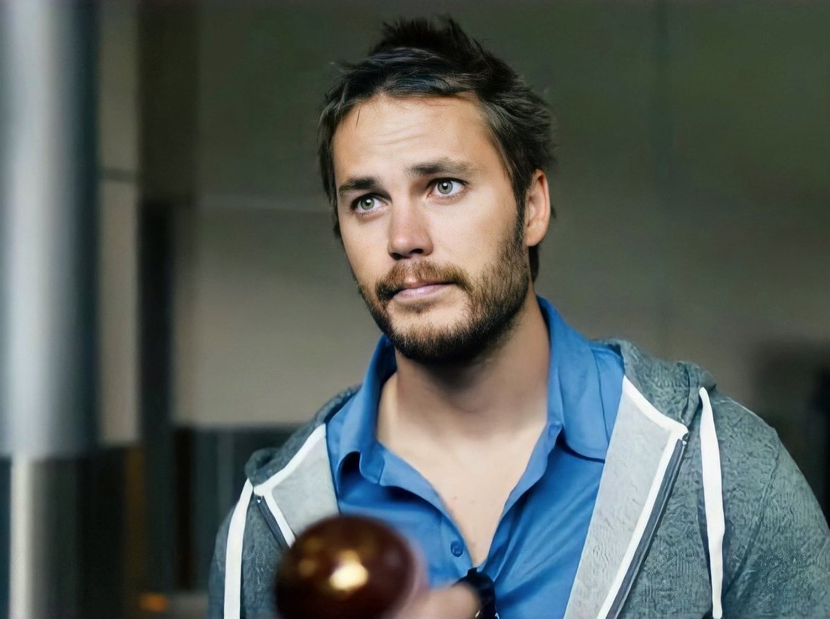 Favorite underrated Taylor role (and look) has to be Dr. Paul Lewis in The Grand Seduction. #taylorkitsch #drpaullewis #thegrandseduction