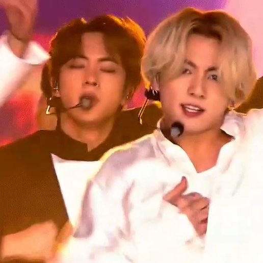 jmfilter2's tweet photo. Estamos viviendo el año dorado de Jungkook https://t.co/cj8AgQmsXJ
