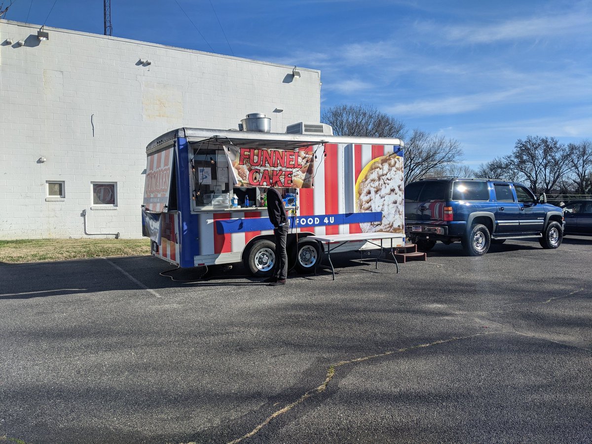 Come enjoy a funnel cake, deep fried Oreos, or deep fried pop tart 11-6. #lvrs #funnelcake #delicious