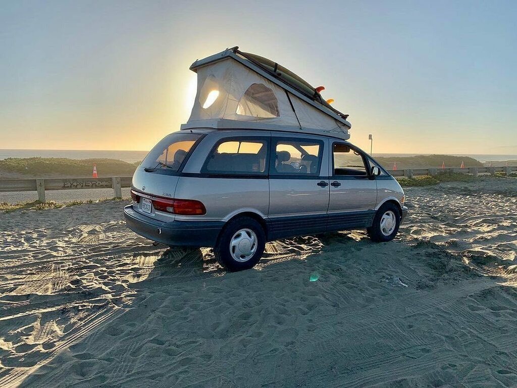 lloydkahn's tweet photo. Jay Nelson’s 1994 Toyota Previa AWD with pop top camper.
~
Jay has new class with @inspirecourses and @theinertia on how to build your own pop top camper.
~
Jay has been featured in many of our books and is a good friend of Shelter Publications.
~
#shelt… https://t.co/A6j1lkFqTa https://t.co/3XZK8TgWKd