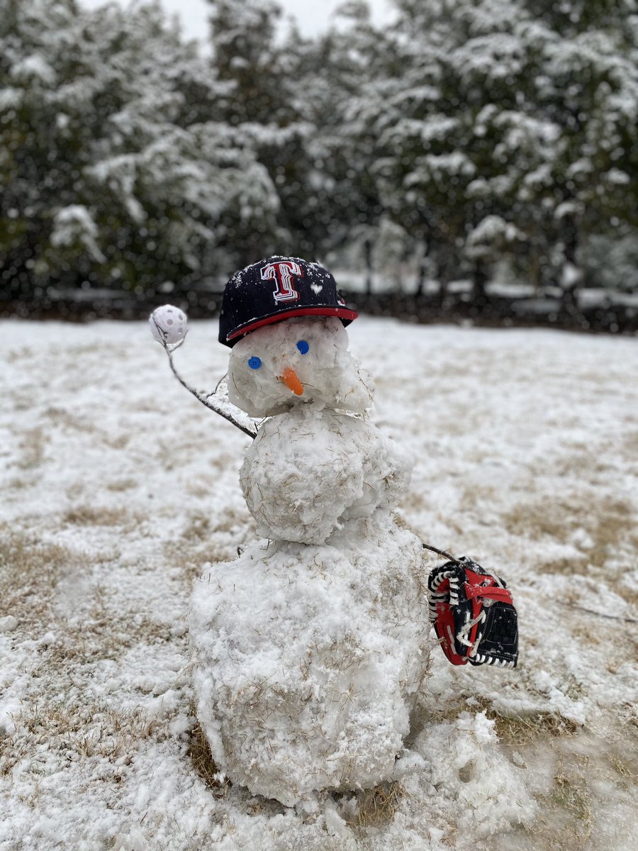 Do you wanna build a snowman? <a href="/Rangers/">Texas Rangers</a> ⚾️ #snow
