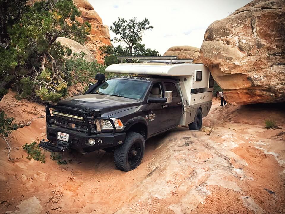 NimblVehicles's tweet image. A tight squeeze. Fortune favours the bold!
[Image by - Kurt Bainum | #ElephantHill, #Moab, USA]