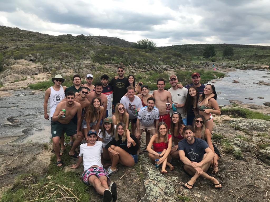 RegiMerlo's tweet photo. Ojalá toda la vida pueda viajar con amigos🥂🥳🤩 https://t.co/RK013WdNdx