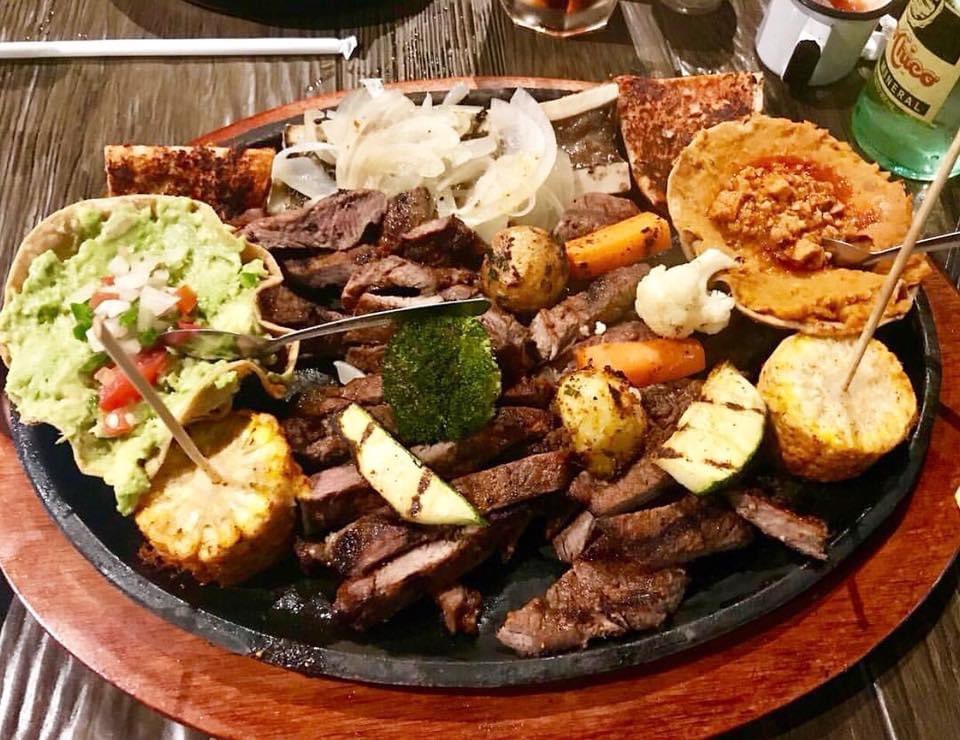 GilGarza11's tweet photo. Así la cosa hoy bebes... 400 gramos de Sirloin 🥩🥩🥩 92 gramos de proteína 🏧⭐️🏧
•
Mañana sale todo eso de mi, #CDCUTS se encarga de eso 🤣💪🏻🤣 #ElQueEntendioEntendio
•
Únete a mi equipo🎖
📩 info@cuerposdecampeones.com
🌎 https://t.co/5E7lH9V4AY
#CuerposDeCampeones https://t.co/kGqOLmx8bM