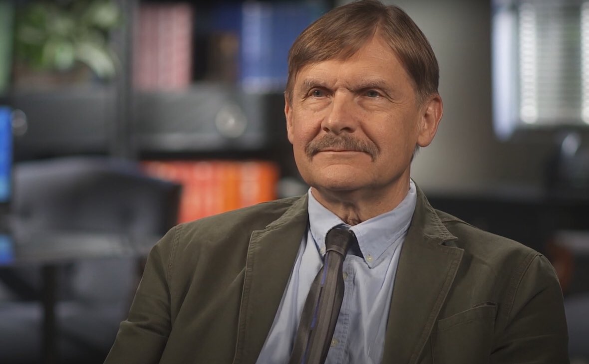 These are two remarkable virologists: Pyotr (on the left) and Konstantin Chumakov. They are brothers, Pyotr us one year older. Their parents were famous Soviet virologists Mikhail Chumakov and Marina Voroshilova.