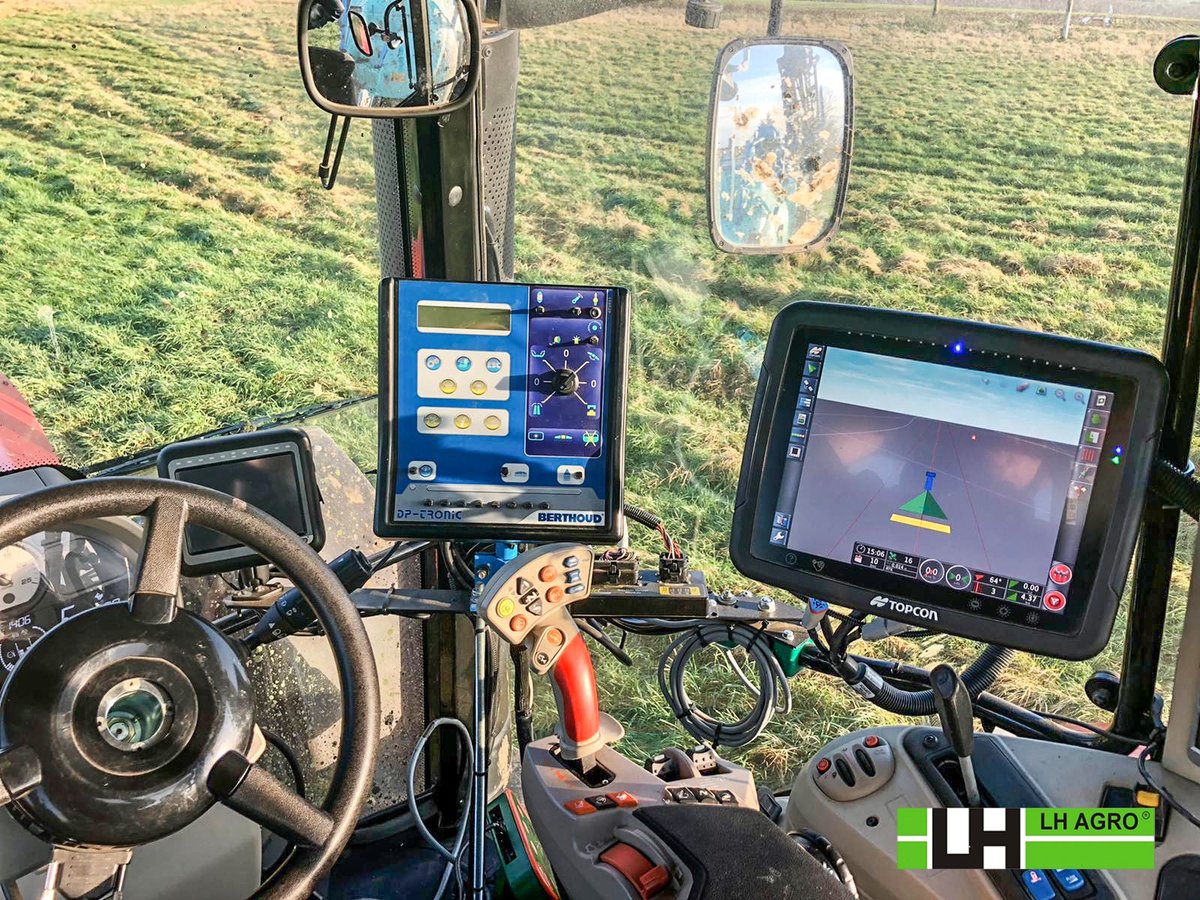 LHAgro's tweet photo. This customer had their New Massey 7726S Black edition set up with our nTrip RTK. The Agco system then runs on our signal. The customer's other tractor is also running our nTrip signal but this time through our Topcon X30
#TopCon #RTK #nTrip #LHAgro #FarmGPS #TractorGPS https://t.co/CgjxS7fb1O