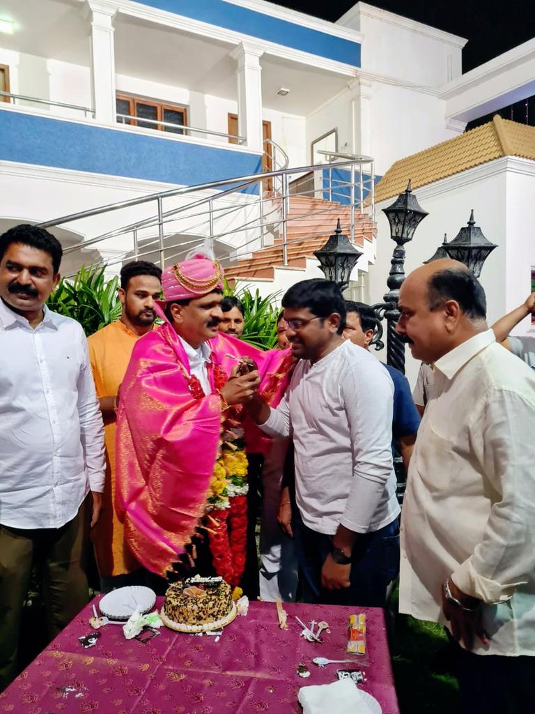 advokranthiK's tweet photo. Birthday Celebrations of @MynampallyTRS Anna in Vijayawada last night.
Happy Birthday Anna 🎂
Long Live Anna . https://t.co/2S9SvdcAOF