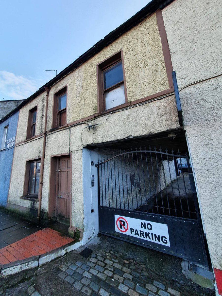 the padlocks tell the storyanother longterm empty property in Cork city, its got character & in a great central location, should be someones home, workspaceNo.246  #Economy  #Wellbeing  #HousingForAll  #Liveability