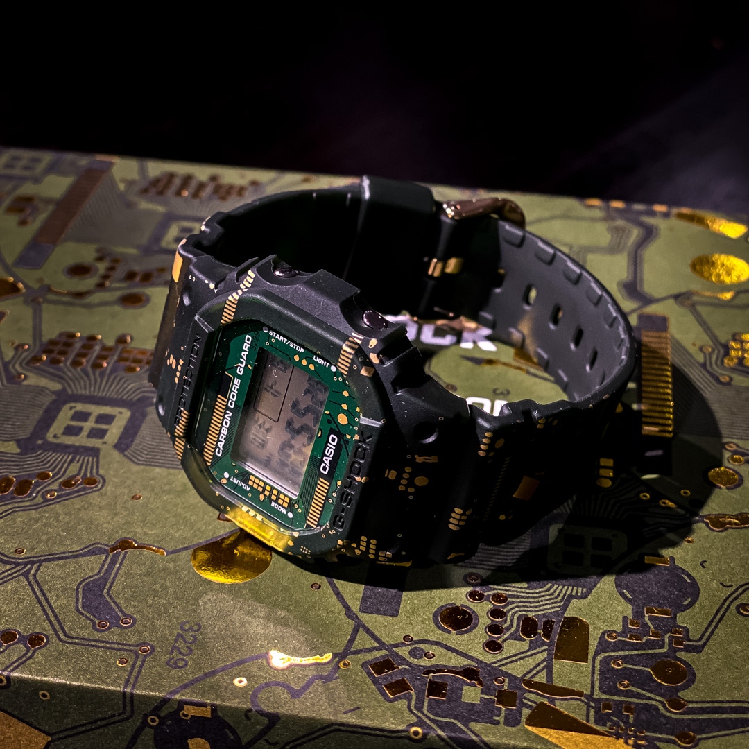 SLKTN_store's tweet photo. Carbon Core Guard
G-SHOCK DWE-5600CC - CIRCUIT BOARD CAMO
Im Online-Shop erhältlich.
•
➡️ LINK: https://t.co/LwzluaBnbU
•
#solekitchen #slktn #gshock #shockresist #DWE5600CC #gshockdigicamo #carboncoreguard https://t.co/Kzne6VibIp