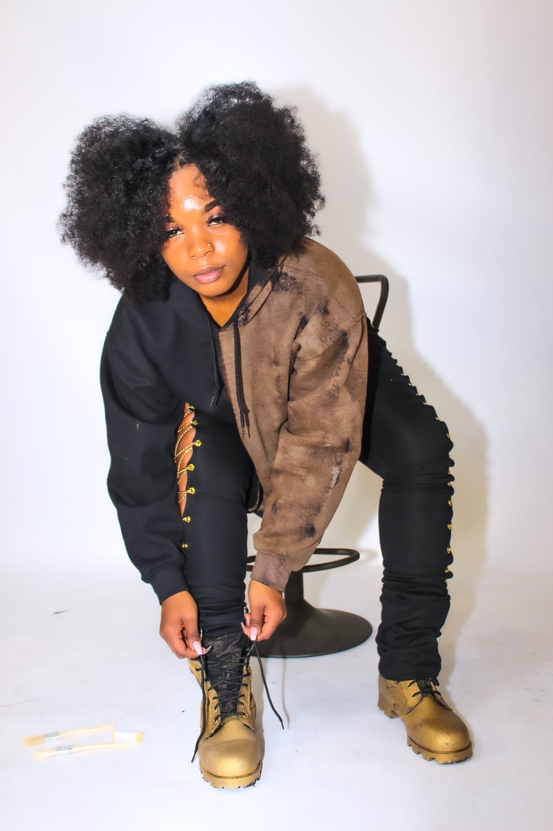 bussethebrand's tweet photo. Serving Looks in “B Different” &amp; “B Fierce” 🔥 Head over to the website to purchase yours TODAY and serve the look in your own way! https://t.co/FwFNTSKP5F