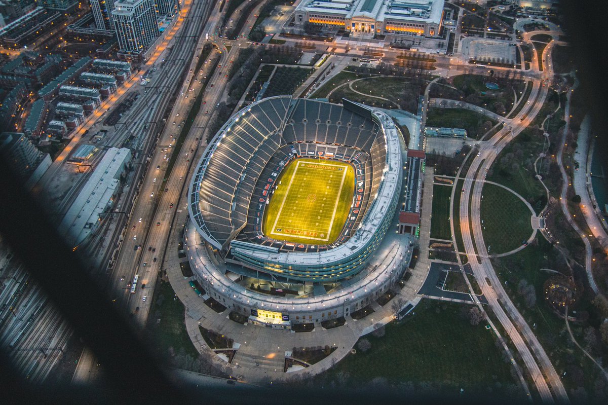 VertiportChi's tweet photo. Good luck to the @chicagobears today in their wild card playoff game!🚁🐻⬇️ https://t.co/Tww4RvsfU3