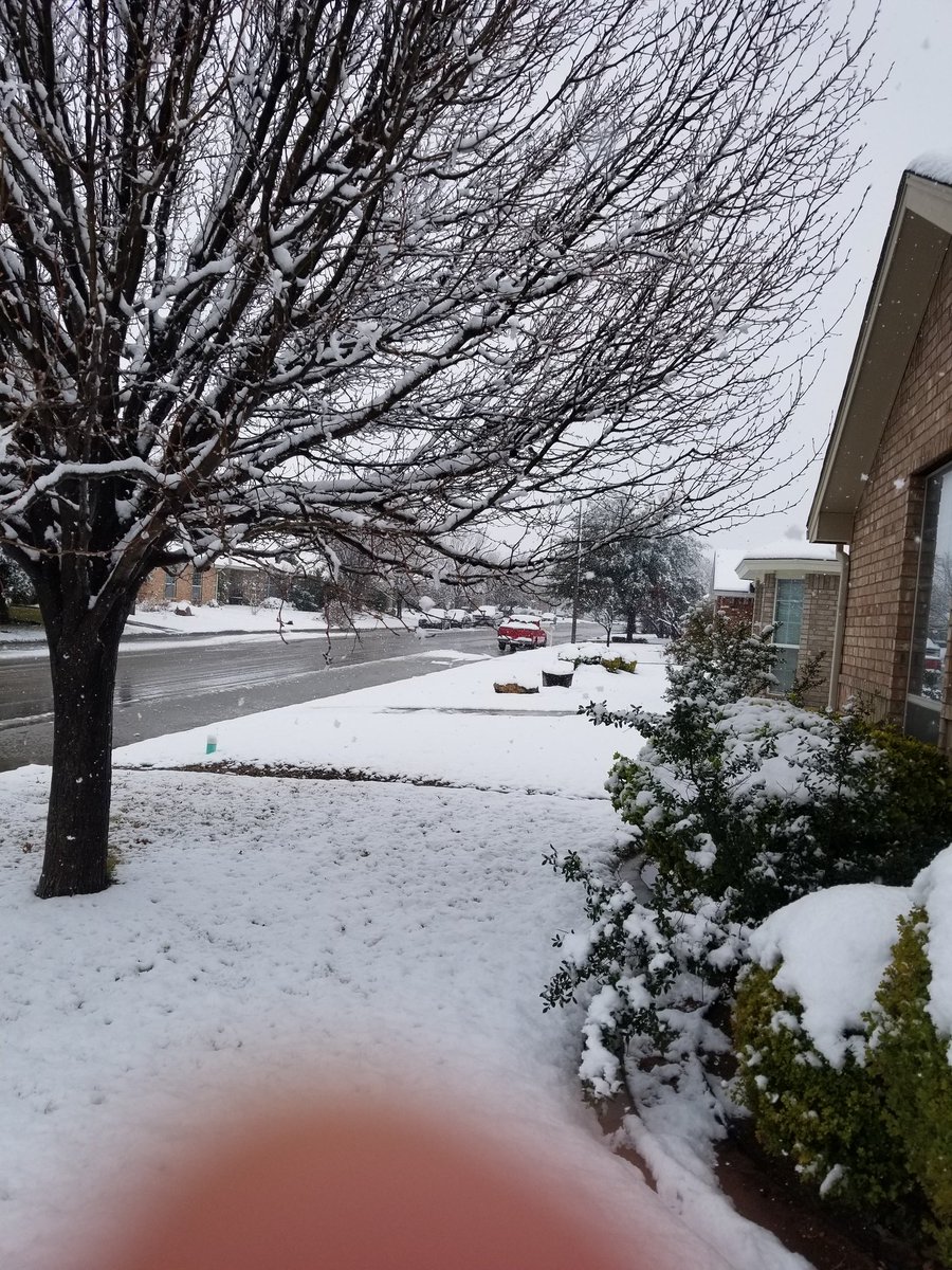 MelissaLake73's tweet photo. This is day 10 of 2021 in West Texas. 2nd snowfall in 10 days. Got to love Texas weather! https://t.co/aD28SRt4bb
