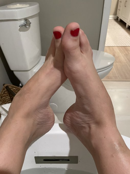 Sooo I did I think on Onlyfans last night lolol wayyy toooo much wine! But it made for great pics!! Hurting<a href="/tag/goodnight"class="tags"><span>#goodnight</span></a><a href="/tag/kisses"class="tags"><span>#kisses</span></a><a href="/tag/bed"class="tags"><span>#bed</span></a><a href="/tag/raw"class="tags"><span>#raw</span></a><a href="/tag/sweetdreams"class="tags"><span>#sweetdreams</span></a>