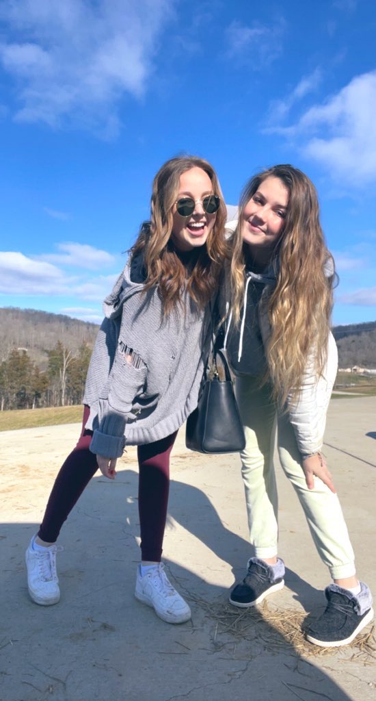 jadavandegriff1's tweet photo. little appreciation post for @RyleeBasta love u bby couldn’t have made it without u 🥰🥺 https://t.co/kDgXyEnKNS