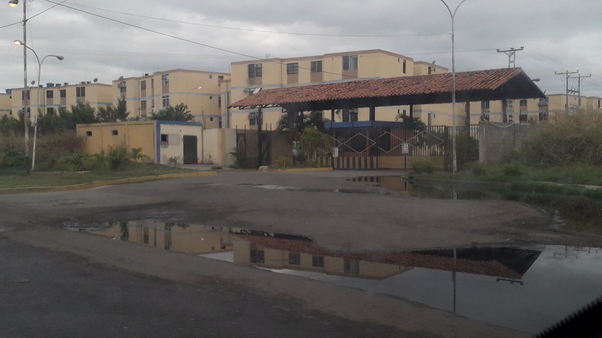 duggy72's tweet photo. #10ENE BUENO SEGUIMOS CON LA MISMA PROBLEMÁTICA Y SIN VISTA A QUE EXISTA UNA PRONTA SOLUCIÓN POR PARTE DE LOS ENTEN COMPEETENTES. MAÑANA SE REACTIVAN TODO EN #VZLA ESPEREMO SERVICIOS PÚBLICOS TAMBIEN OISTE @miguel10burgos #BIO #RORAIMA @BuenaventuraUrb @EduarYepez #SOS https://t.co/ou5InjJBV7