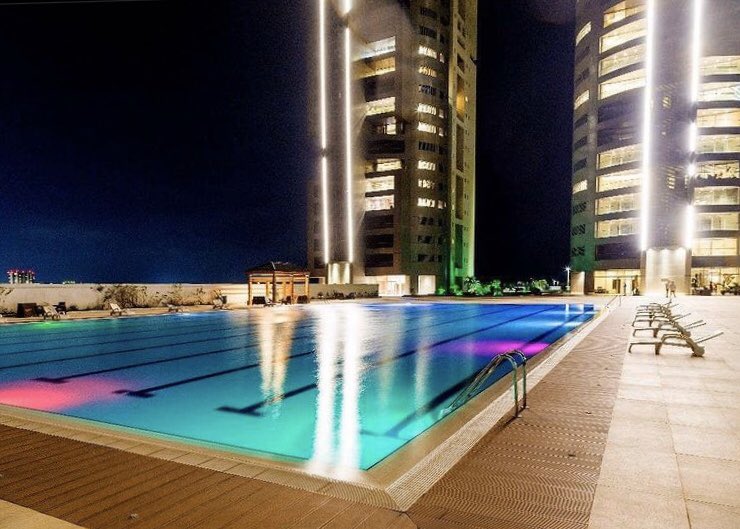 Gidihotel_Apt's tweet image. Pearl Towers Eko Atlantic at night, show us a more beautiful poolside, we'll wait. You can book apartments at Pearl towers by visiting gidishortlets.com and navigation to Eko Atlatnic city in "Locations" on the menu.
.
.
.
#nightlife #shortletsnigeria #shortletslagos