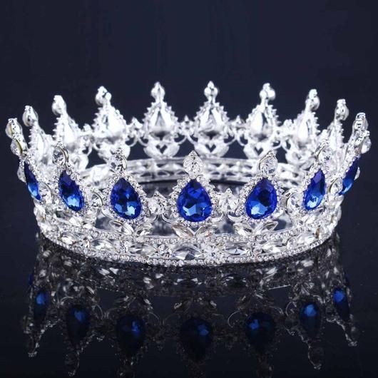 boxianwr's tweet photo. this crown                  on this baekhyun ; a thread https://t.co/CSHxKwspIK