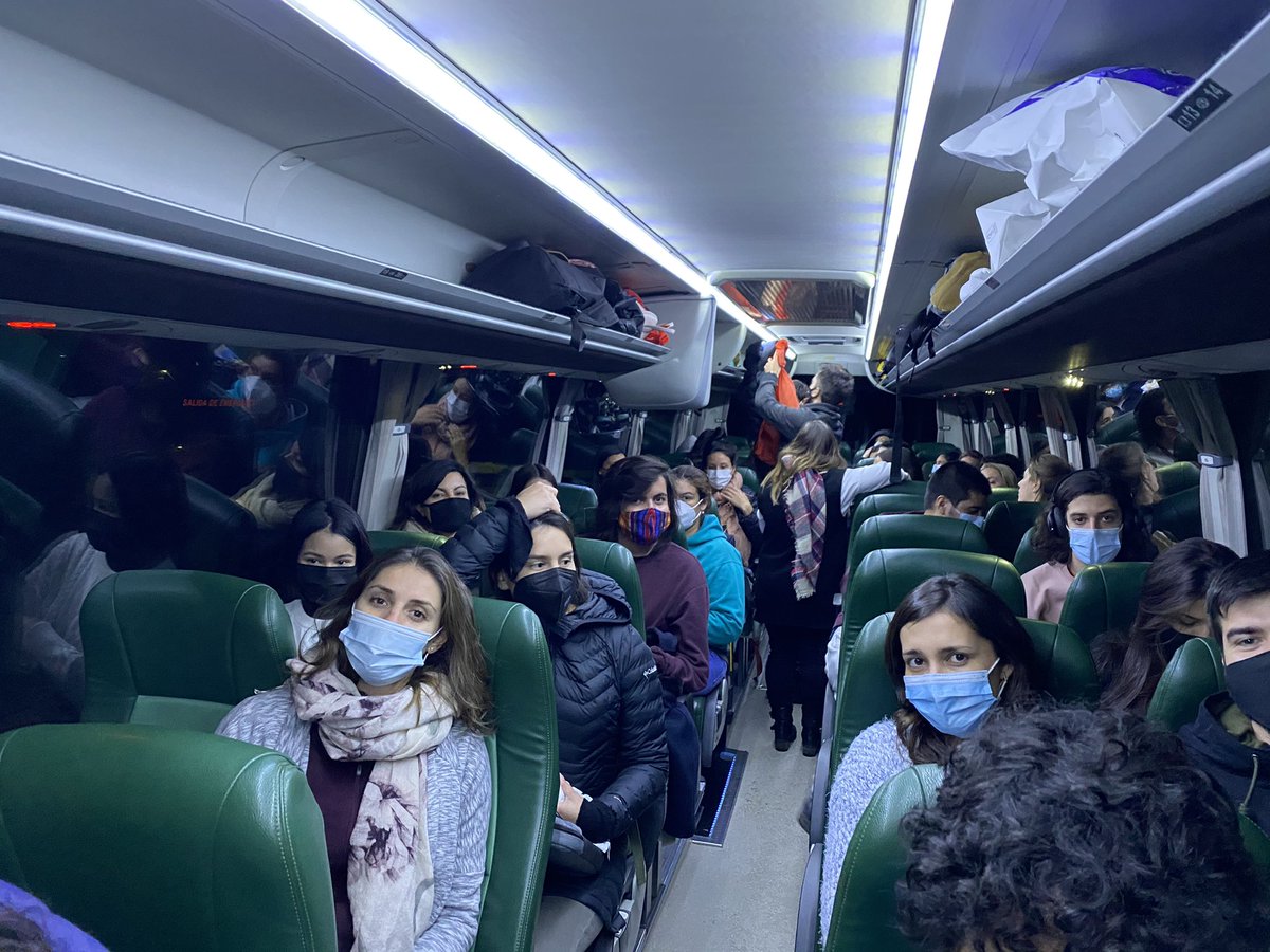 margablanco's tweet photo. LATAM manda por tierra en este bus a pasajeros que llevó a Barcelona y no a Madrid. Seran 8 horas de viaje, en un bus lleno, con personas angustiadas que debían viajar (no por turismo)  (COVID?)
No avisaron, abandono y desorganización total  de @Latam  y cero control sanitario. https://t.co/Hc0H5RoCTR