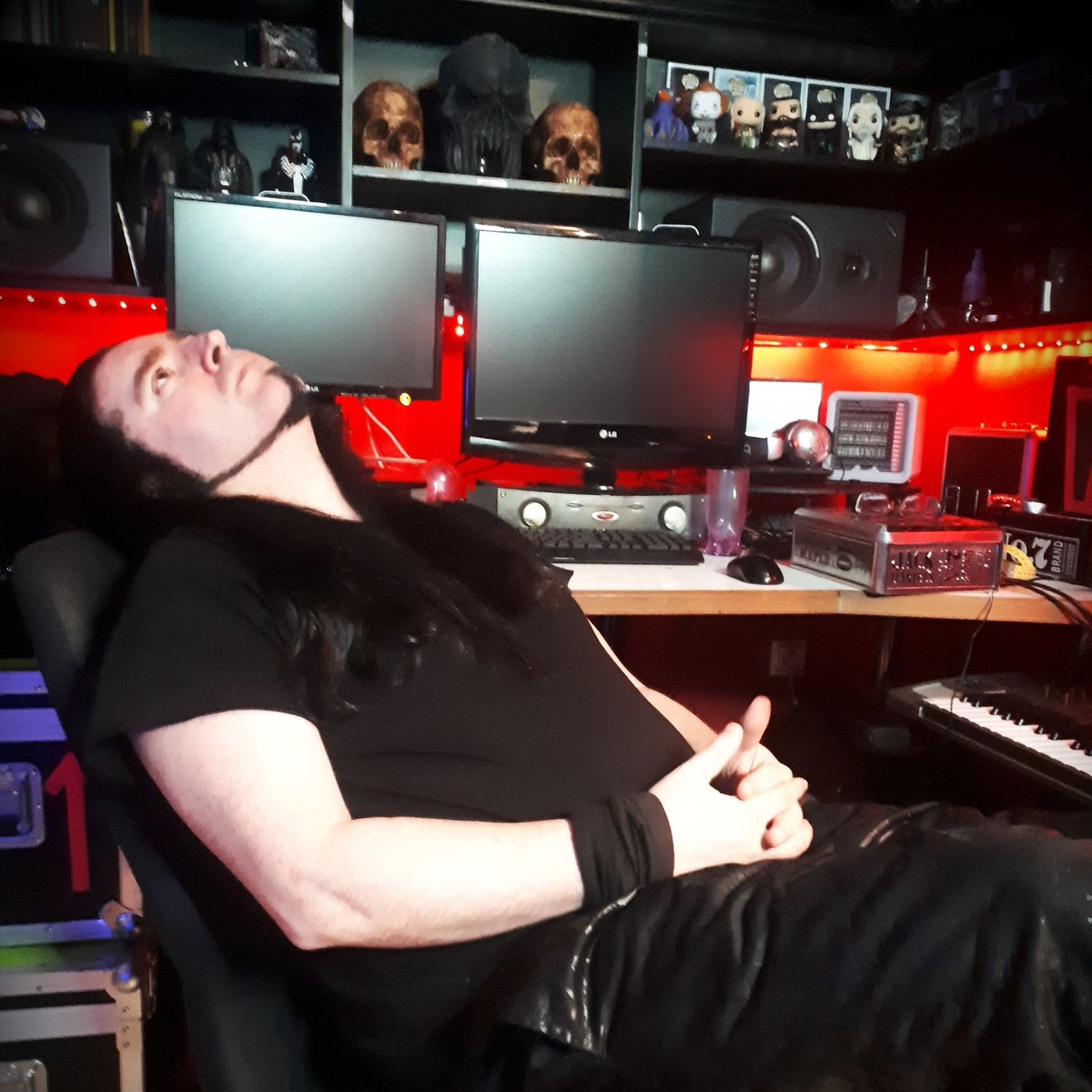 Sakis_Prekas's tweet photo. New music? 🎼🎹
I need to hear it in my head first...
🎶🎶💀🎶🎶
#sakisdarkface #homestudio #art #visualise #vision #composer #soundtrack #musicianlife #itisallaboutlove #nofilterneeded #newmusic #webmetalband #webdarkmetal #metal #metalbands #bringconcertsback https://t.co/LfnVPz3HjF