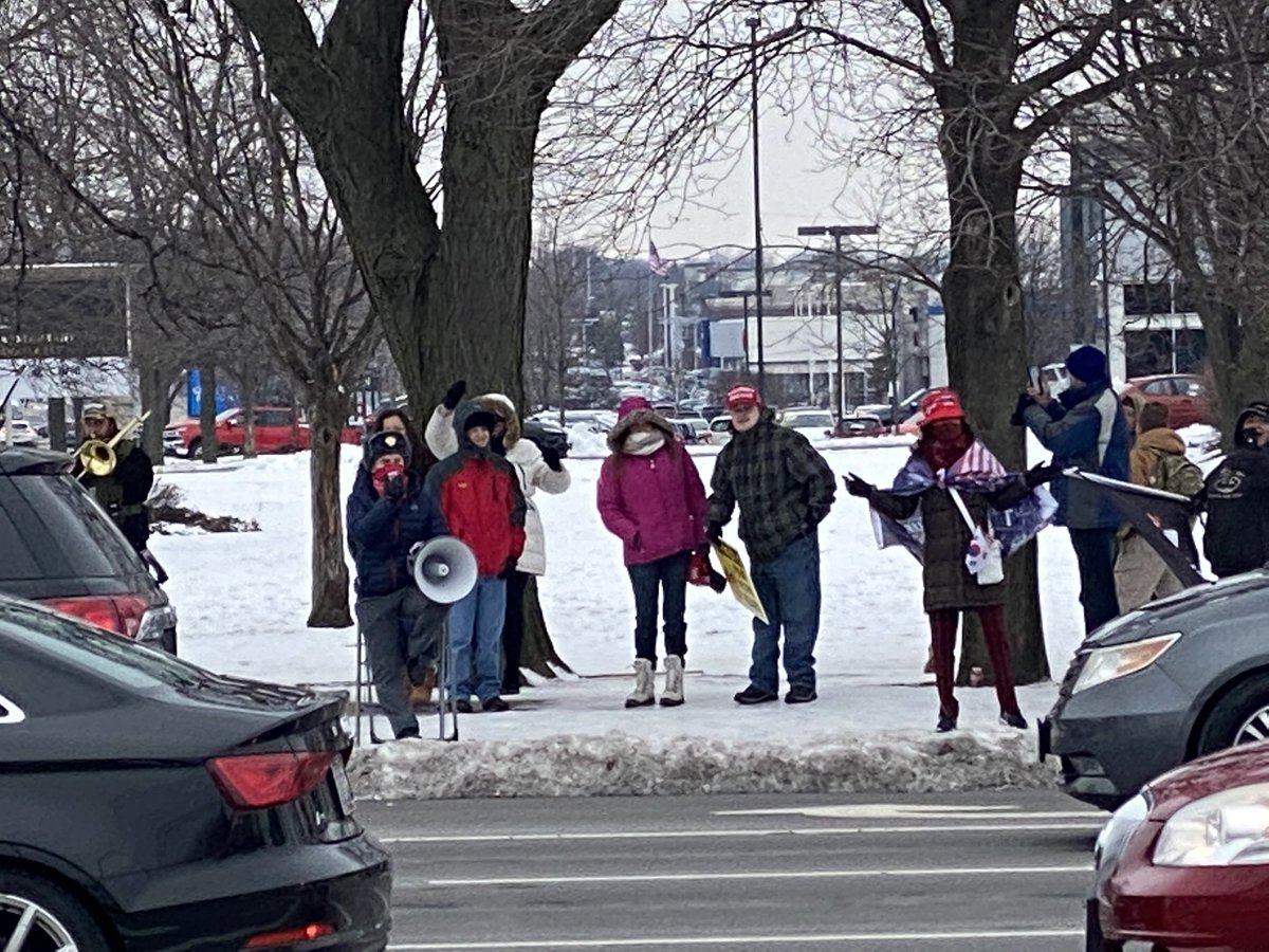 RevcomCorpsChi's tweet photo. Members of the Revolution Club Chicago join with Refuse Fascism Chicago to unite with Schaumburg, IL activists to counter-protest MAGA terrorists on Golf and Meacham! Join us if you’re in the area! #Woodfield #TheRevComs #RevolutionNothingLess #HumanityFirst #TrumpCoupAttempt https://t.co/Xxfv3ZjvF7