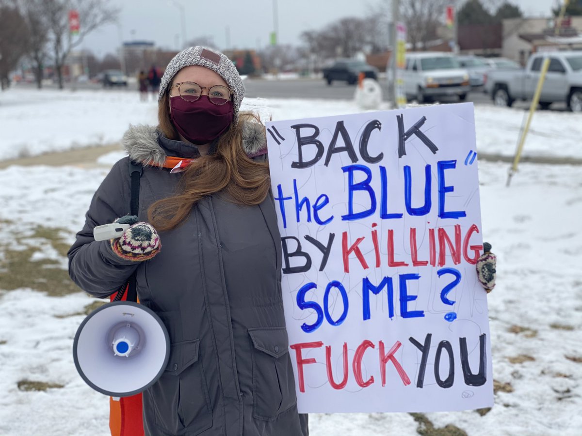 RevcomCorpsChi's tweet photo. Members of the Revolution Club Chicago join with Refuse Fascism Chicago to unite with Schaumburg, IL activists to counter-protest MAGA terrorists on Golf and Meacham! Join us if you’re in the area! #Woodfield #TheRevComs #RevolutionNothingLess #HumanityFirst #TrumpCoupAttempt https://t.co/Xxfv3ZjvF7