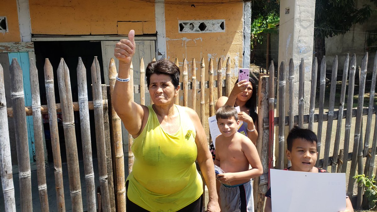 cesarlitardo's tweet photo. Por un futuro de oportunidades. Un futuro de trabajo colectivo. Un futuro de paz. Y sobre todo, un futuro liderado por una mujer capaz como @XimenaPena1, a votar todo, todiiito @35PAIS. 
¡Gracias Santa Lucía por su respaldo!

#VuelveLa35 
#LitardoAsambleístaNacional https://t.co/otjCJ9TILJ