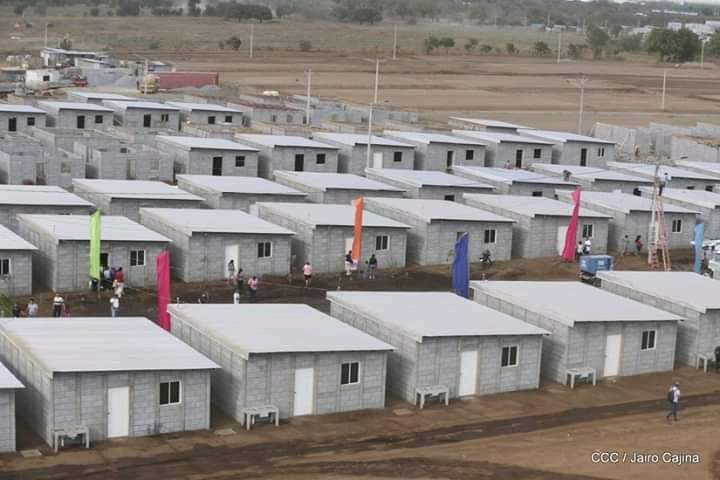 14 años de Gobierno Sandinista entregando casas al Nicaragüense.
#SeguimosCambiandoNicaragua .

#ResistenciaUrbanaDigital