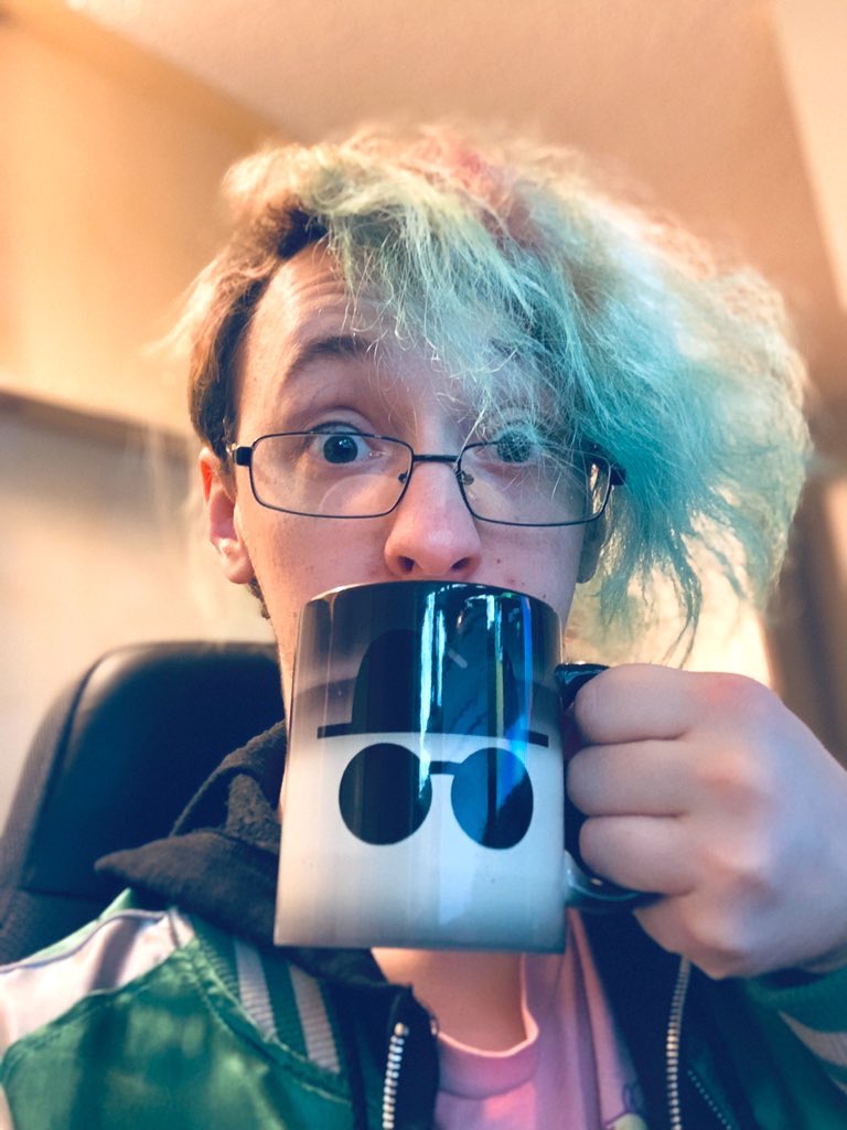 meeliebones's tweet photo. Ayyyyyyyy!

I’m BONES (they/she), and #IAmNonbinary ! I do games QA for a living, with a passion for multimedia 💖✨ My biggest projects have included directing @MotherToEarthMV , sound design/editing for @BlaseballMuse , and the limited #Blaseball podcast Blase Closed! https://t.co/KamaLBX0q5