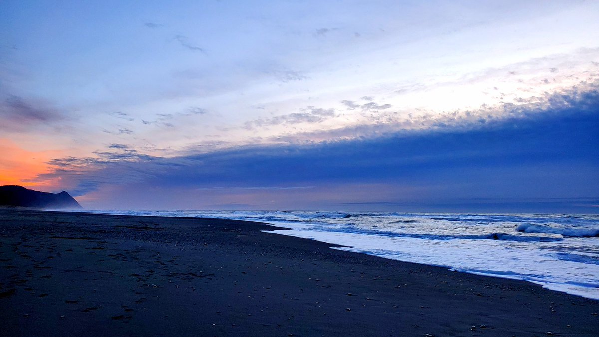 BestNatureVids's tweet image. The sun found a crack in the clouds just in time to say goodnight...

#sunsetphotography #relaxwithnature