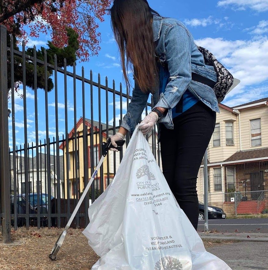 Oakland's tweet photo. Sheltering in place doesn’t mean you’re in this alone. Starting Monday we will be highlighting an activity related to a category at https://t.co/H3CurSSW9Y
#OaktownPROUD
#MLK40DaysOfService
#VolunteerOakland https://t.co/KJc0prcaxS
