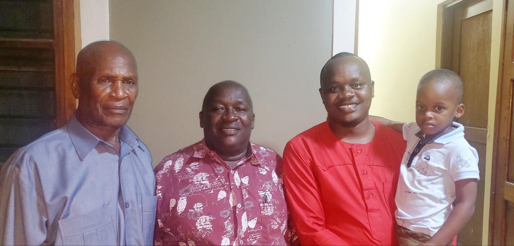 VendyLM's tweet photo. Dear God, I Thank You. 🙏🏾. 
Babu - Baba - Mjukuu - Kitukuu.
#FourGeneration #Ndossi https://t.co/EYFjsqiR5U