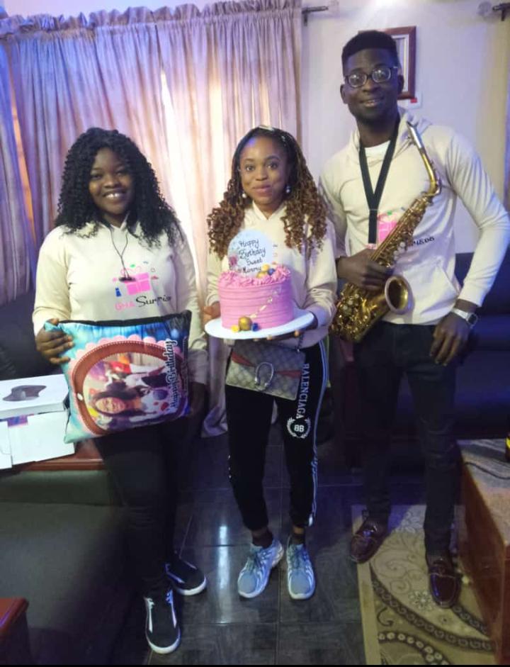 Ericayosax's tweet photo. Happy birthday mama🎂...more in good health🎉🎉🎉💃💃❤💕❤💖🎷🎷
Thanks @Gha_surprises for reaching out to us
Happy Anniversary 
#HappyBirthday 
#Birthday2021 https://t.co/bvcE4qAZAP