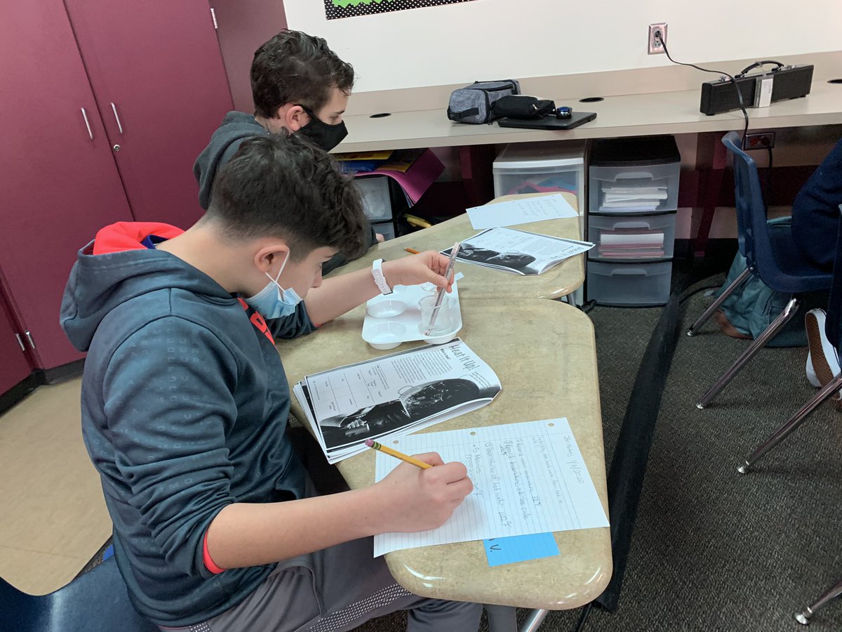 RocknwithHays's tweet photo. Students conducting data in our temperature lab! @CryarCats #nyas #challengeaccepted https://t.co/hEZFpJaUNr