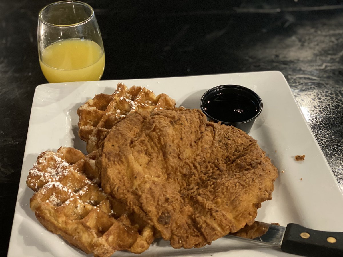 MczealCarl's tweet photo. Brunch with wife #snowdate https://t.co/GF4dv2taPd