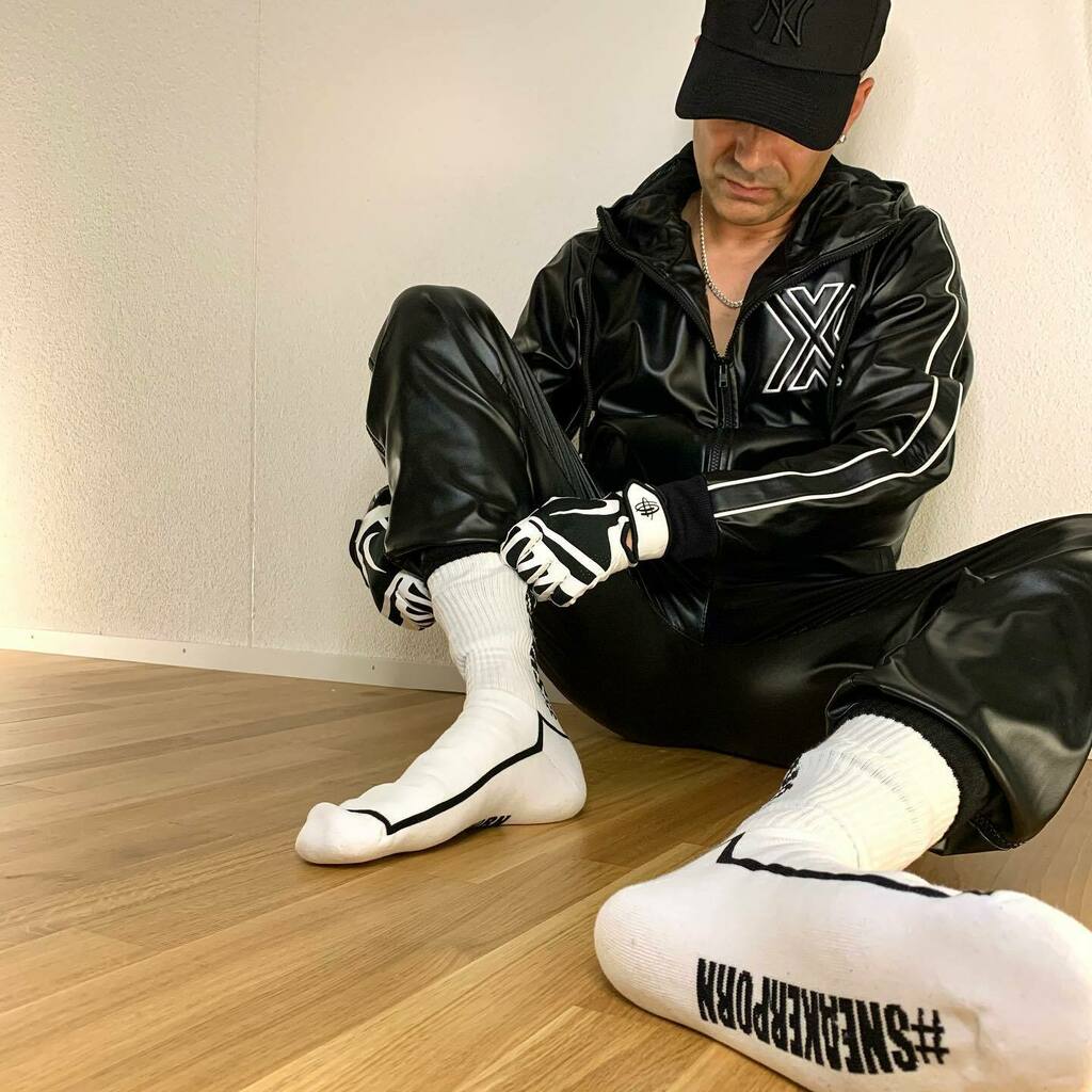 sneax77's tweet photo. #boxerbarcelona #sk8erboy #sk8erboysox #sk8erboysniffmesox #sneakeraddicted #snkraddicted #sneakermaster #sneakerslave #sneakerporn #whitesox #whitesocks #trackies #gaysneakers #gaytrackies #gayfetish #gaylad #gayscally #gaychav #gaykiffeur #gayslut #kis… https://t.co/LlnLjiIUF0 https://t.co/sSdyUGRhXk