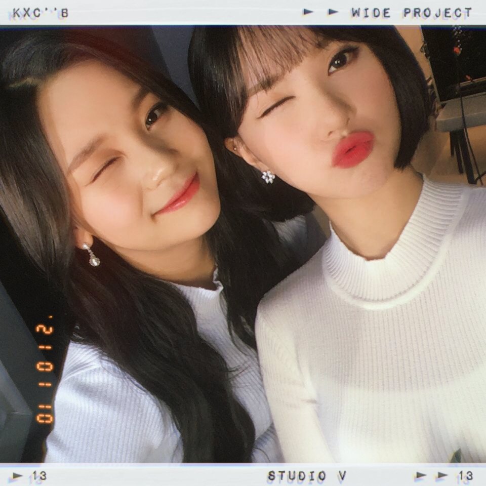 GLASSBEAD_TW's tweet photo. 1, 2, 3! · 𝑯𝒊, 𝒘𝒆 𝒂𝒓𝒆 ﹫𝑮𝑳𝑨𝑺𝑺𝑩𝑬𝑨𝑫 * * ! ›

 Nuestras dos lindas chicas hoy fueron a compañar a #BTShineDebut en su debut ¡Felicidaes por su debut! Les deseamos mucha suerte y esperamos estar presentes en sus futuros eventos,tienen dos fans más.
#LetsShineTogether https://t.co/YU7WJdNyI8